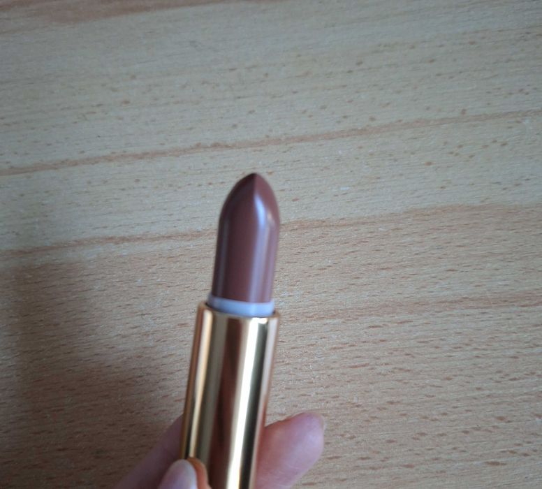 Gucci Beauty Rouge a Levres Satin Lipstick 221 Mina Light Pink pomadka