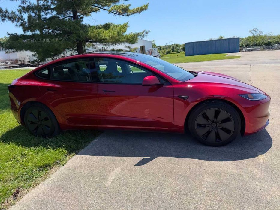 Tesla Model 3 Long Range      2025
