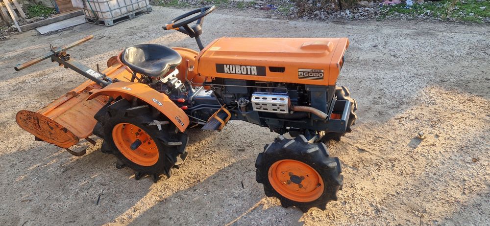 KUBOTA  В 6000 тракто