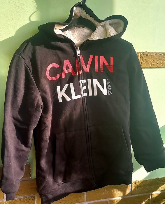 Куртка Calvin Kleine, кофта Calvin Kleine.