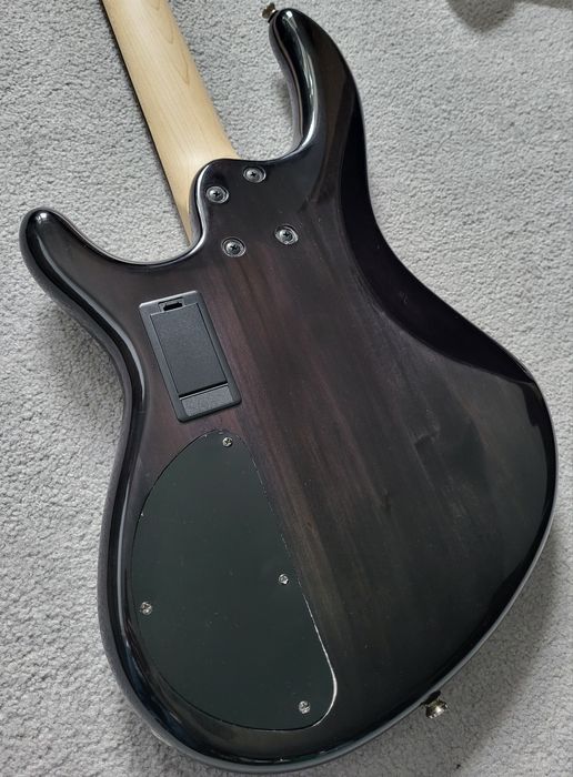 CORT Action DLX z pokrowcem... Aktywna gitara basowa 24 progi