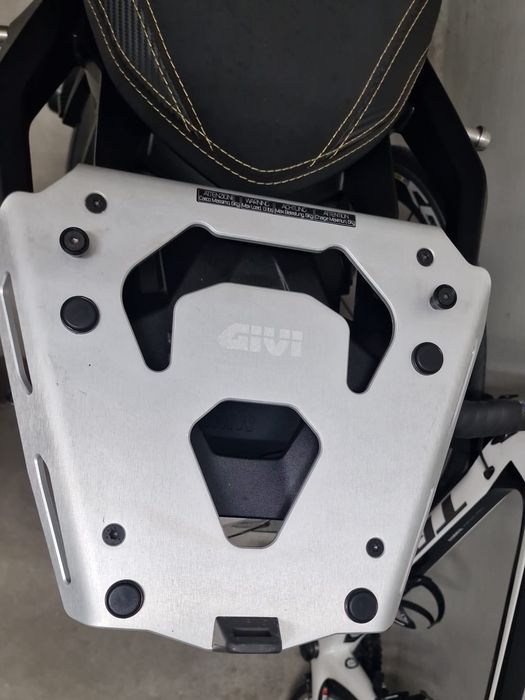 Top case GIVI V47