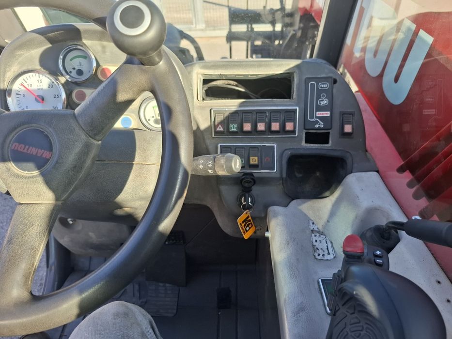 Manitou MLT 735 com matrícula