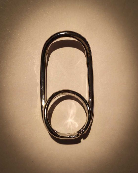 Anel duplo minimalista e irreverente