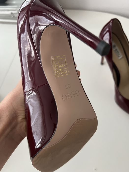 Шкіряні лаковані туфлі човники ESTRO