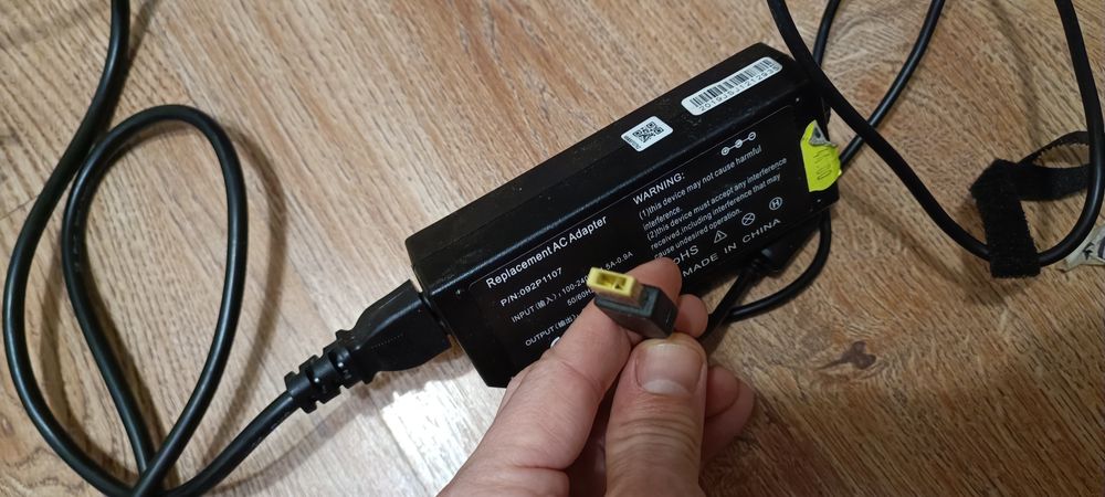 Блок питания к ноутбуку