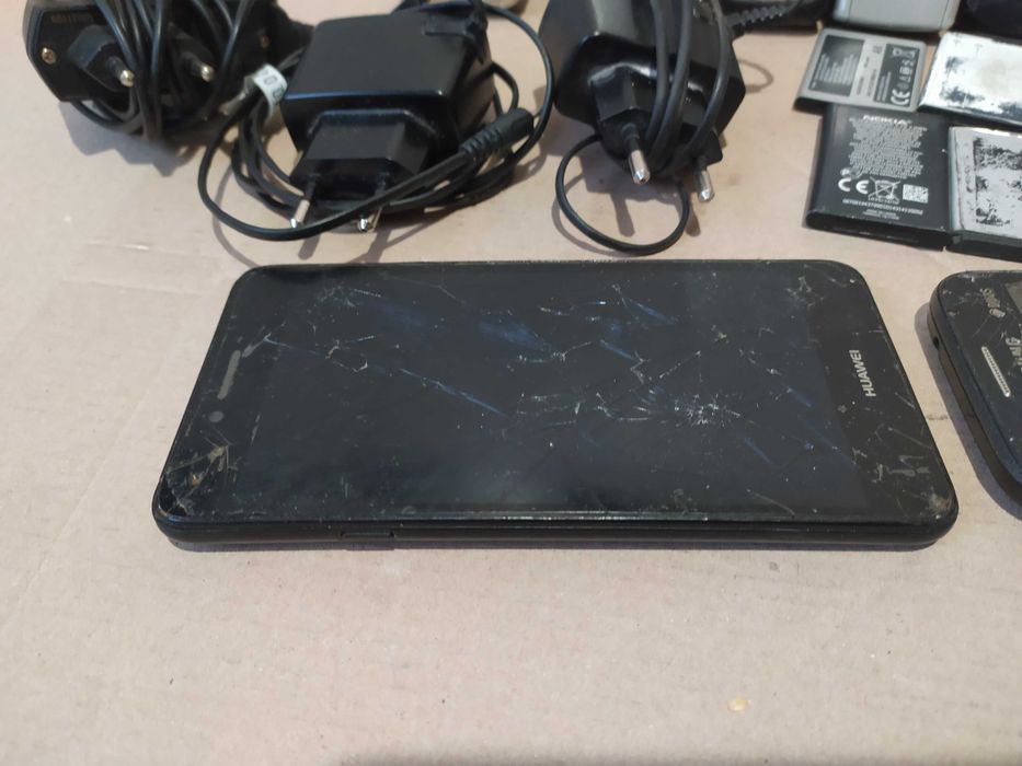 Кнопочный мобильный телефон всё вместе