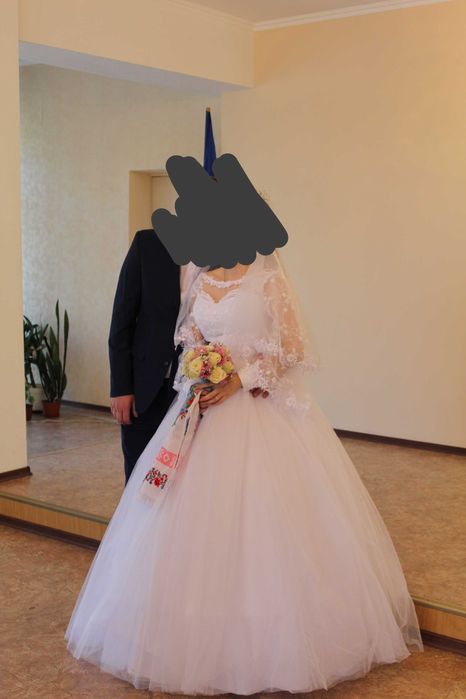 Продам весільну сукню в ідеальному стані.