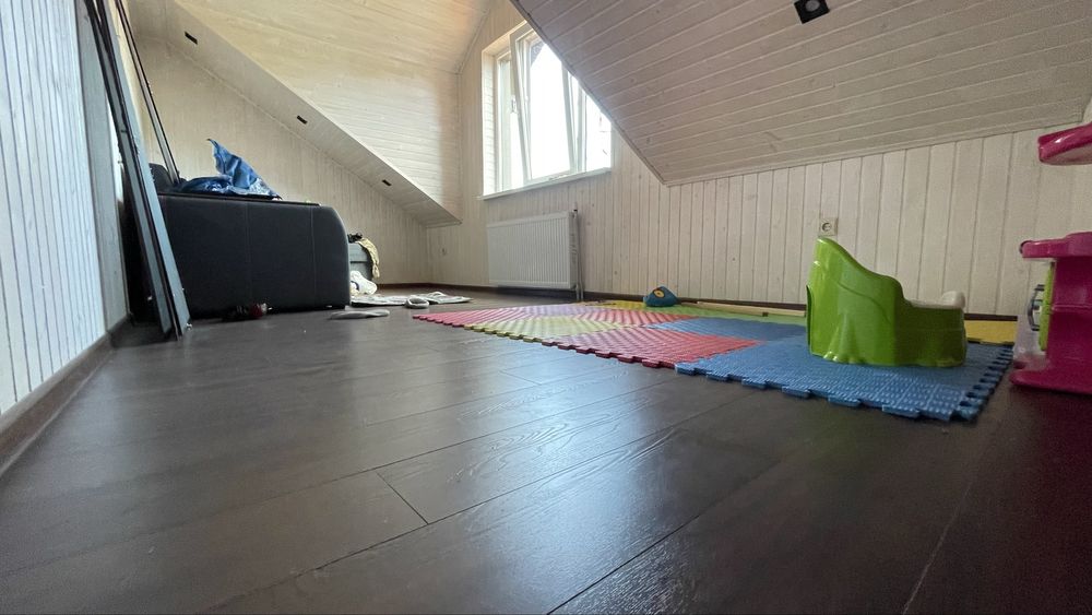 Продається будинок в мальовничій місцевості.Басейн.Сауна.Річка.