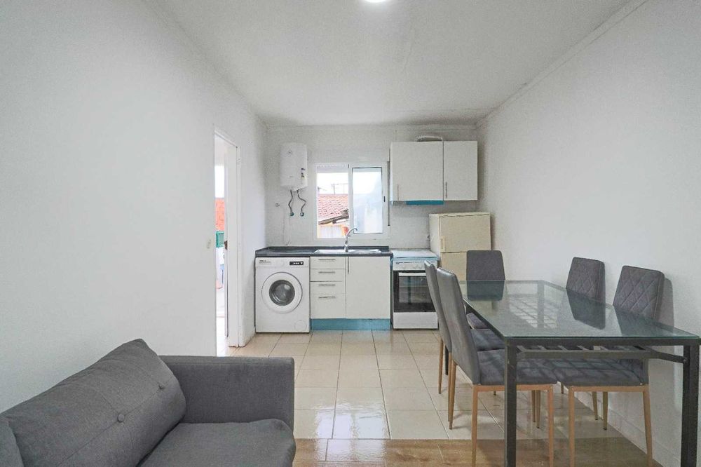 Moradia T1 Totalmente Remodelada + 2 Anexos + Terreno