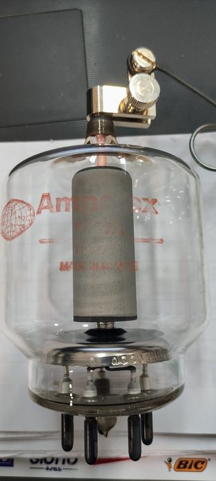 Válvula para emissores de potência raras