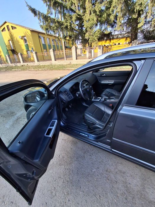 Продам volvo v50 2011року