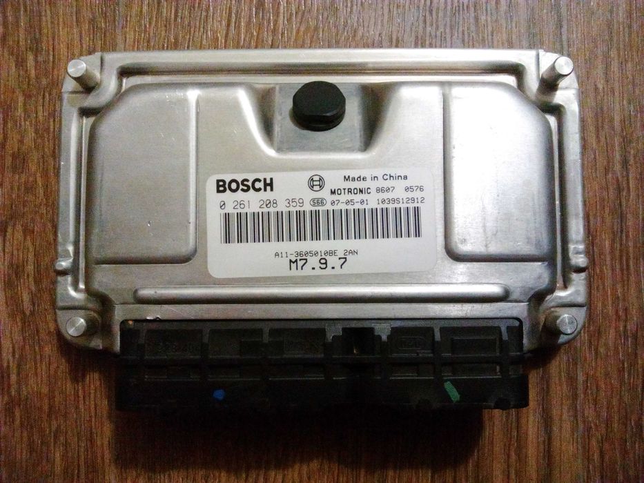 Блок управления "мозги" ЭБУ ВАЗ Январь 5.1 7.2 Бош Нива Калина Приора