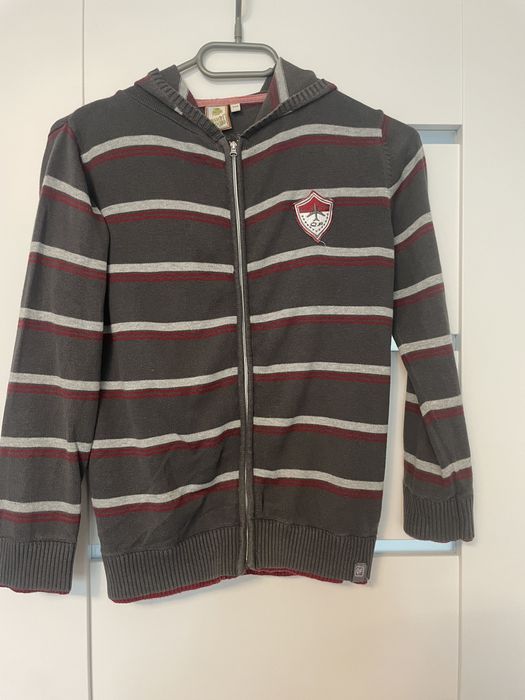 Sweter z kapturem