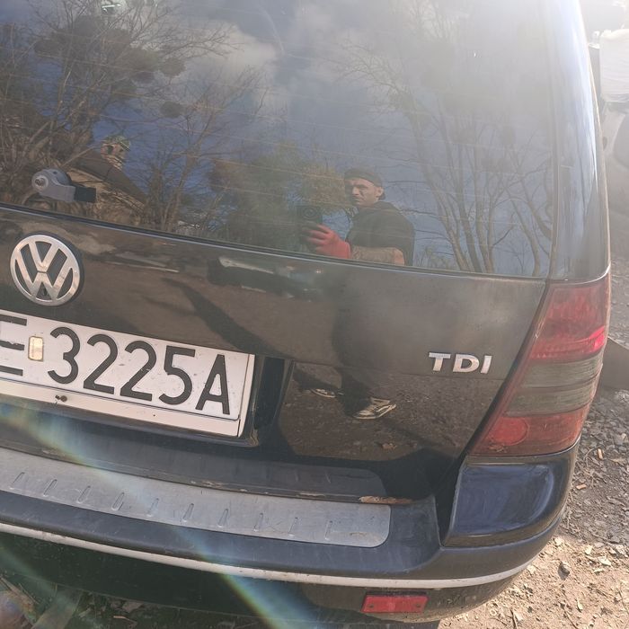 Klapa bagażnika tyl golf IV  kombi