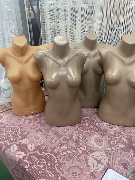 Манікени жіночі і чоловічі