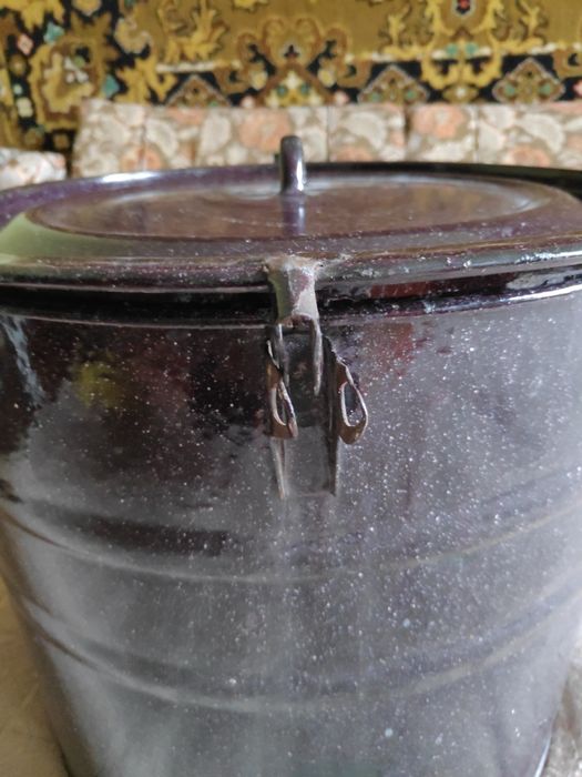 Каструля емальована велика