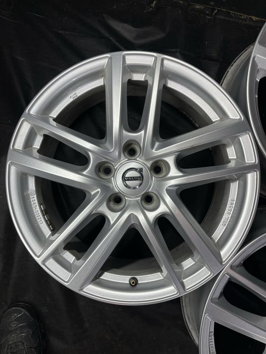 Диски R17 5x108 Et50.5 7.5J. Volvo XC60 XC40 XC70 V90 V70 V60 V40 Ford