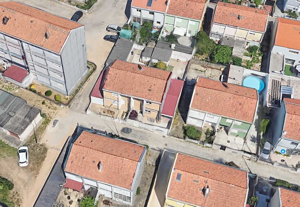 Vende-se Moradia T2 +1 -Bairro do Cedro