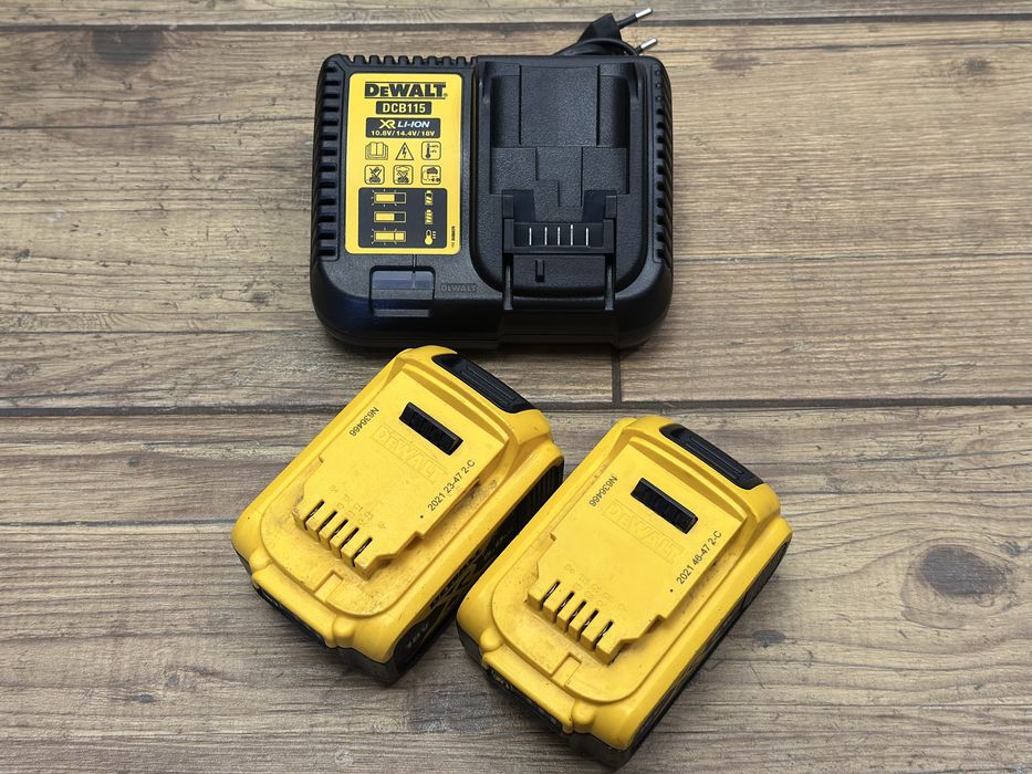 Zestaw DeWalt | baterie 18V 2x 5AH + ładowarka DCB115