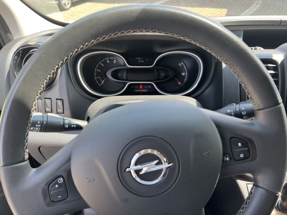 Wynajem Busa 9os. Opel Vivaro możliwość wynajęcia kierowcy