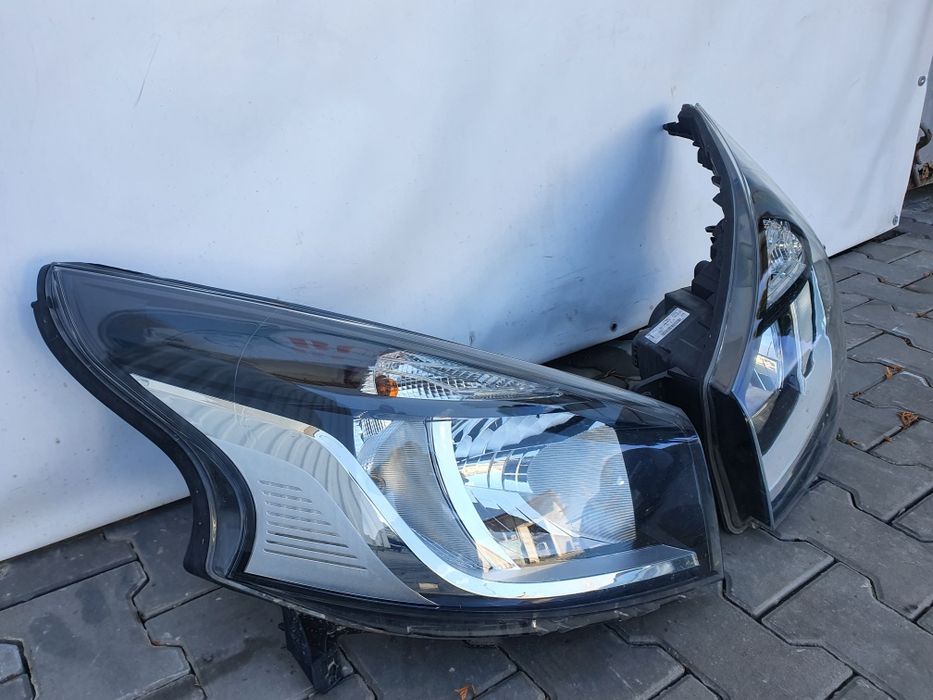 Фара Renault Trafic 3/Opel Vivaro 3 Разборка Фари