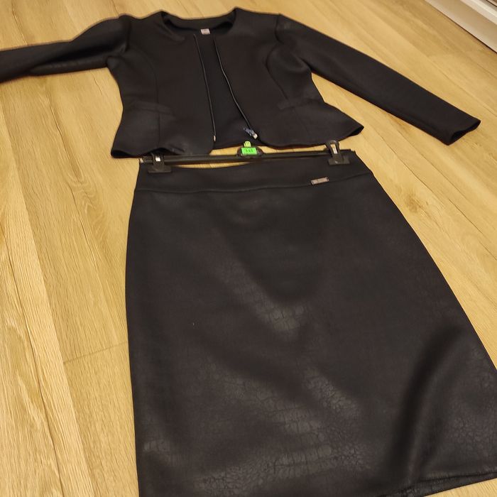 Komplet marynarka plus spódnica roz.38