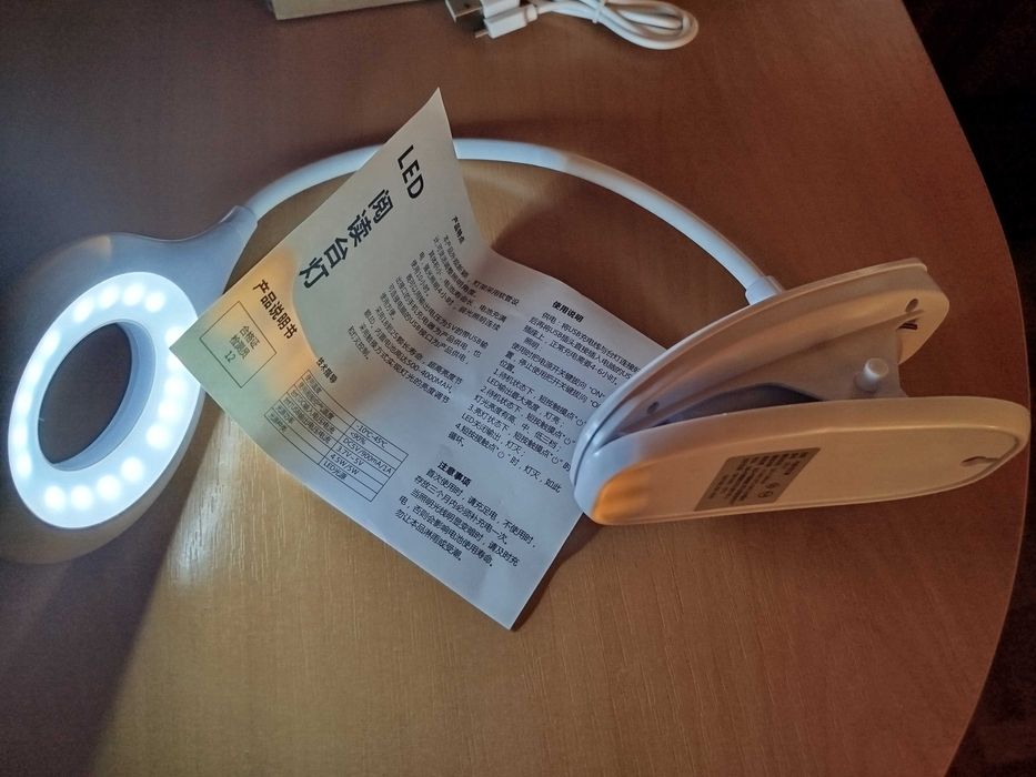 Cветодиодная лампа с аккумулятором и зажимом