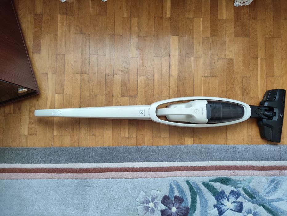electrolux пылесос продам