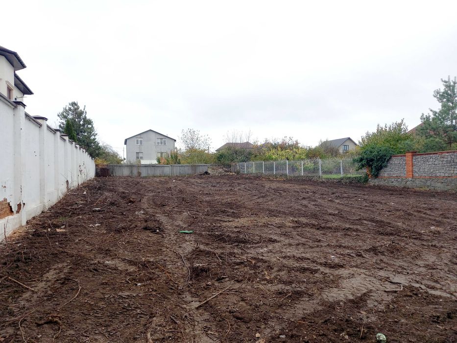 Продаж ділянки 8,46 соток у центрі Червоного хутора