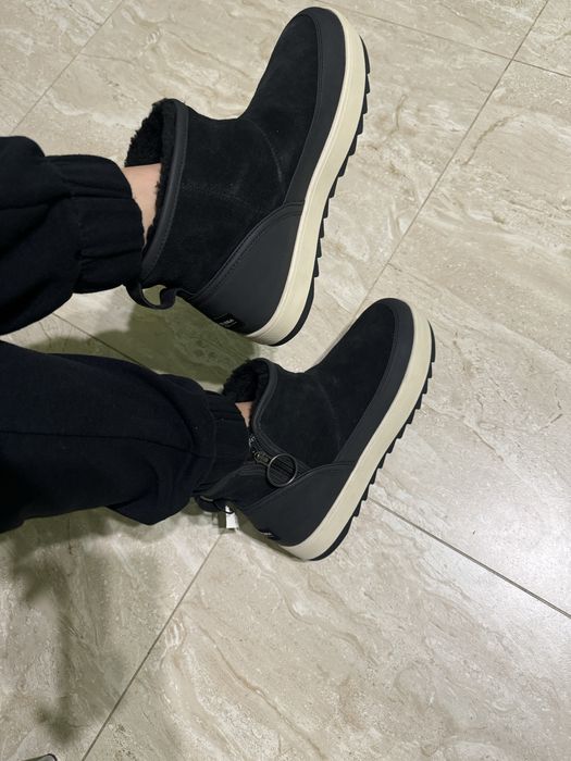 Ботинки ugg………….