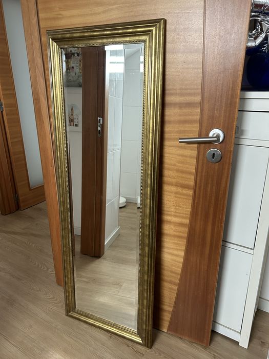 Espelho com moldura dourada Ikea