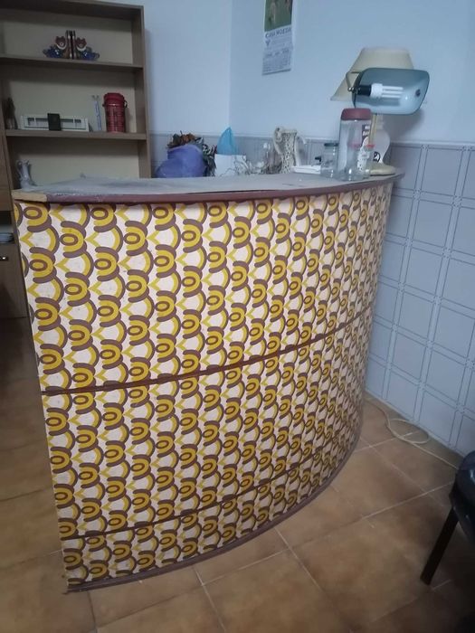 Balcão antigo de loja/café