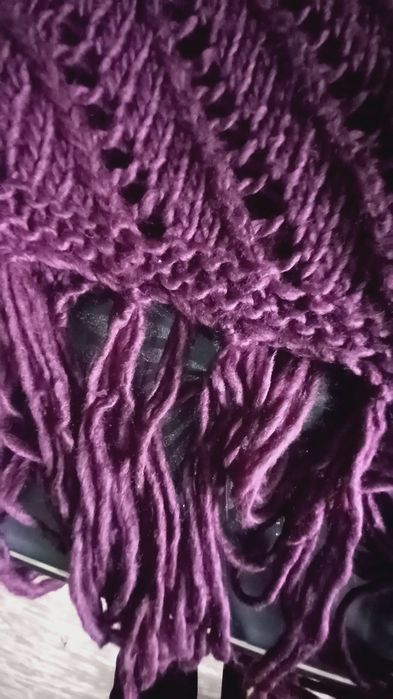 Fioletowa chusta z fredzlami  jak nowa