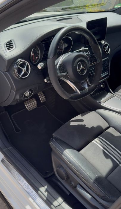 Mercedes-Benz CLA 220d AMG Line 177 cv | 2017 | Teto Panorâmico | Câmara de Marcha-atrás