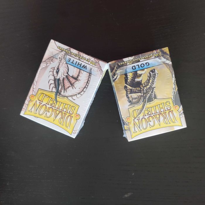Magic The Gathering - 100 Sleeves Dragon Shield Gold & White