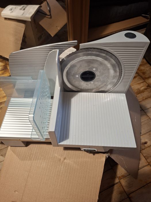 Продам слайсер Bosch