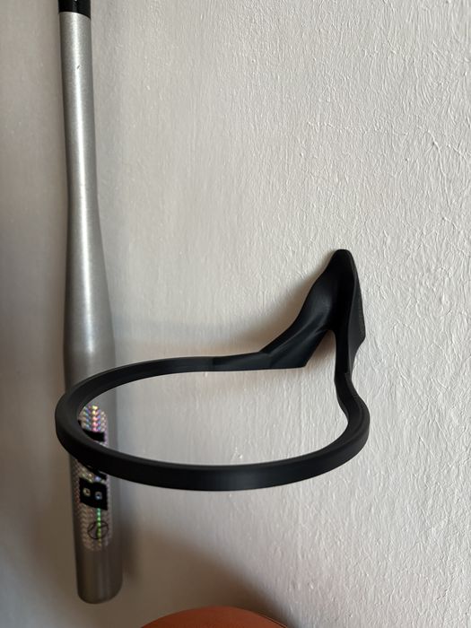 Універсальний настінний тримач для мяча