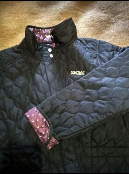 Куртка жіноча черна.