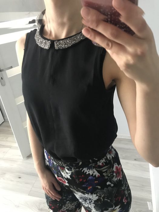 Bluzka z ozdobnym kolnierzem 36