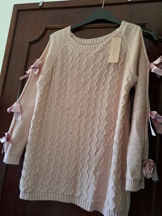 Camisola nova com etiqueta com o tom de rosa muito bonito