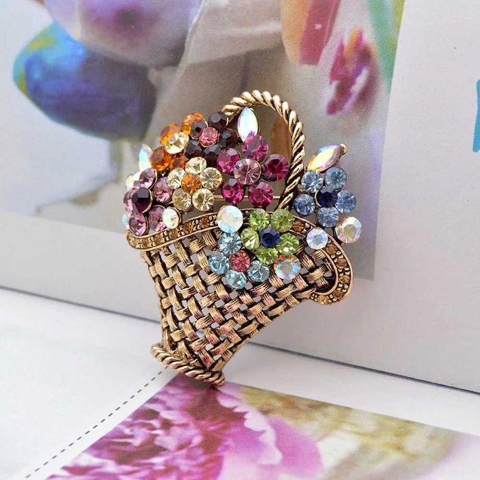 Elegancka broszka koszyk kwiatów 4 cm