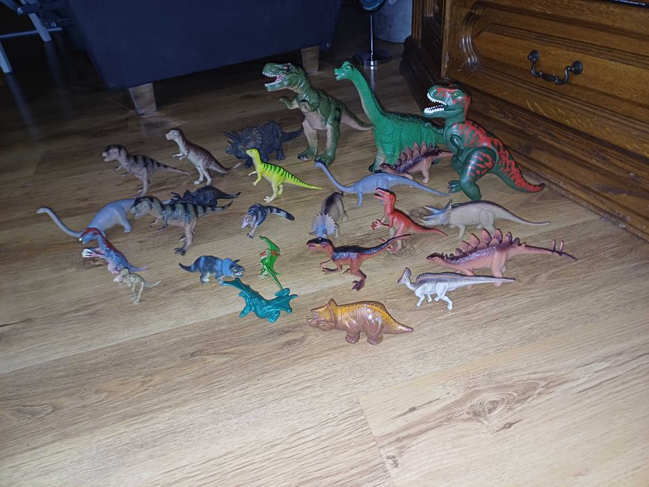 Figurki dinozaurów