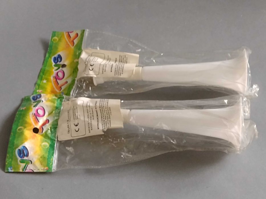 Trąbki Plastikowe Zabawkowe  Nieużywane - para
