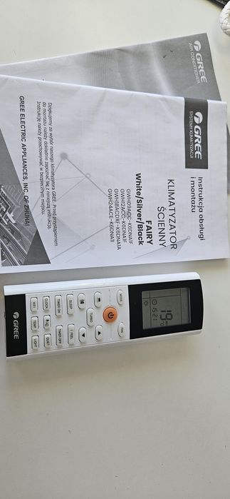 Klimatyzator ścienny biały firmy GREE