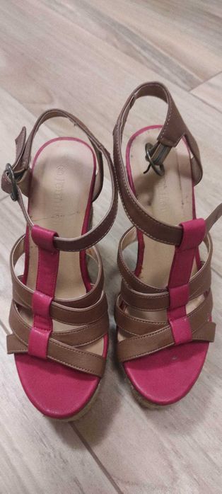 Używane sandały rozmiar 36