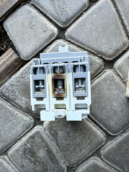 Автоматичний вимикач Hager HDA025L, 3P, 25A, 18kA, ip40, сліди експлуа