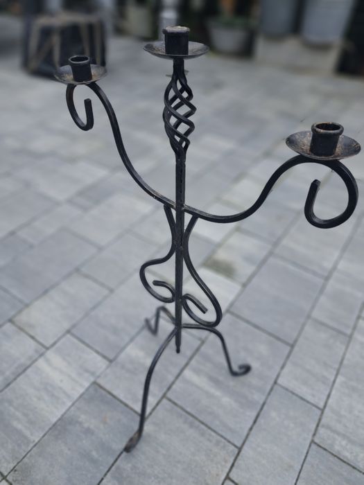 Świecznik metaloplastyka