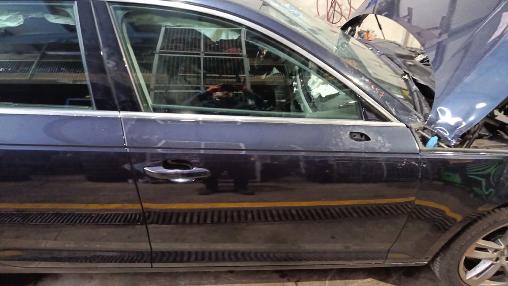 Porta frente direita AUDI A4 (8W2, 8WC, B9)