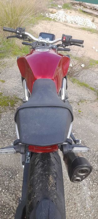 Honda CB 1000R Pequena Queda a Circular